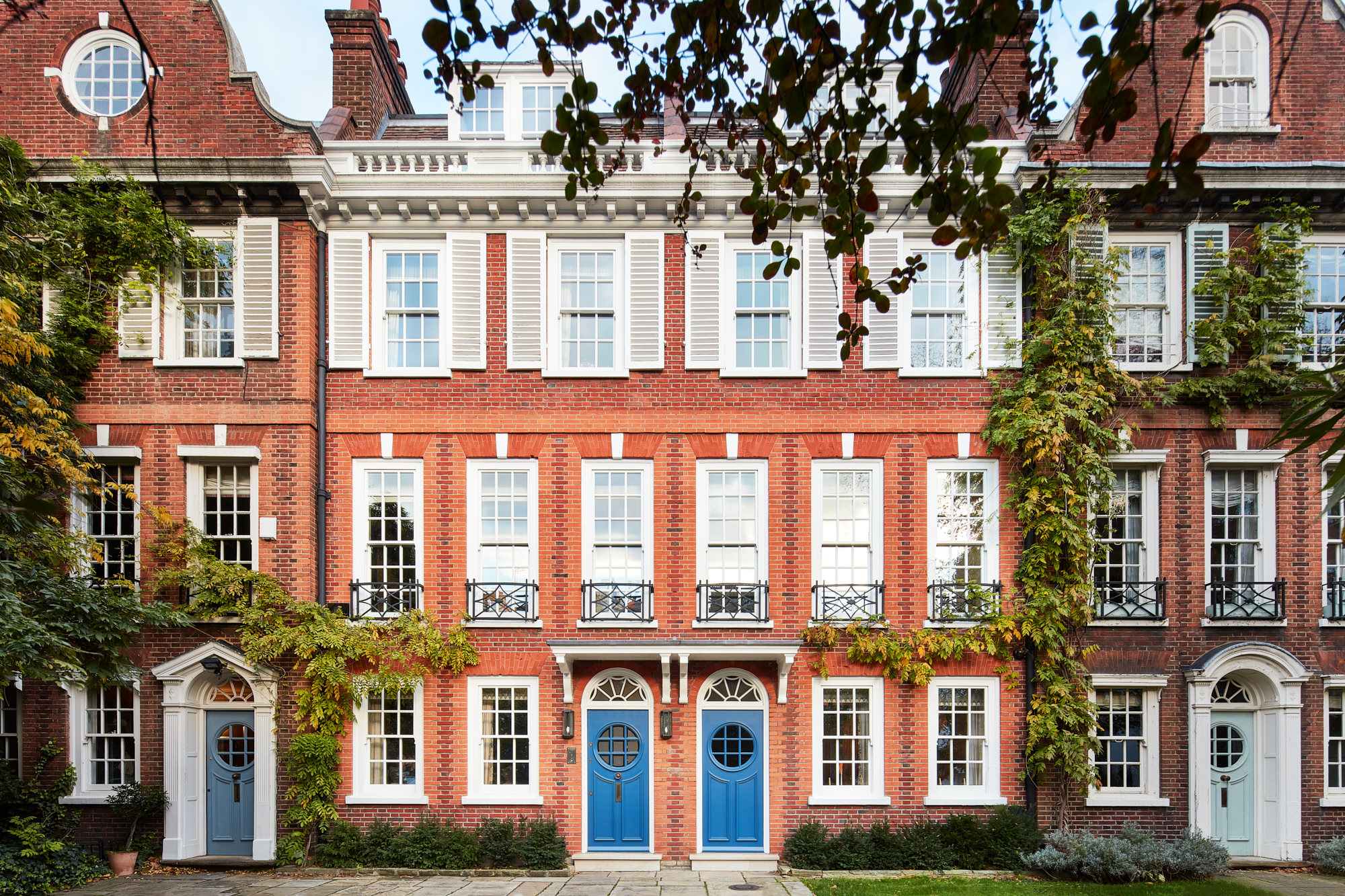 Period frontage of a luxury townhouse for sale in Notting Hill