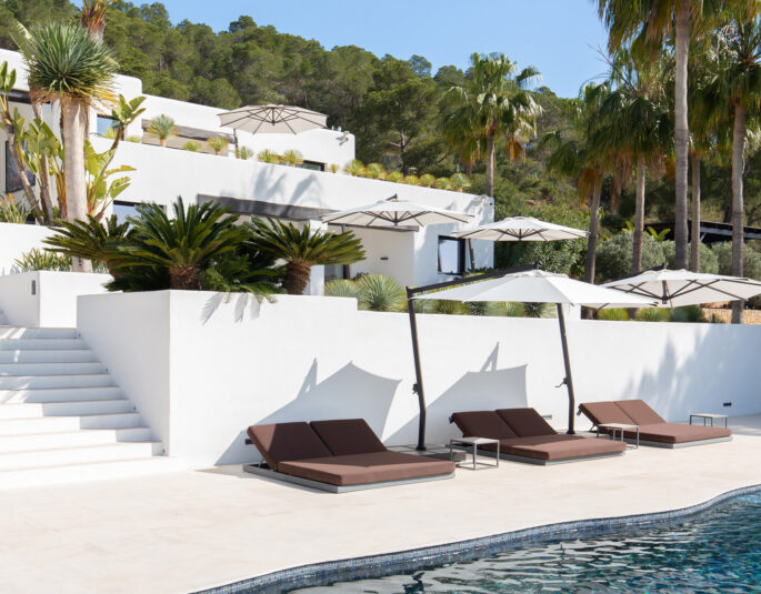 Swimming pool of Villa Danios designed by Blakstad