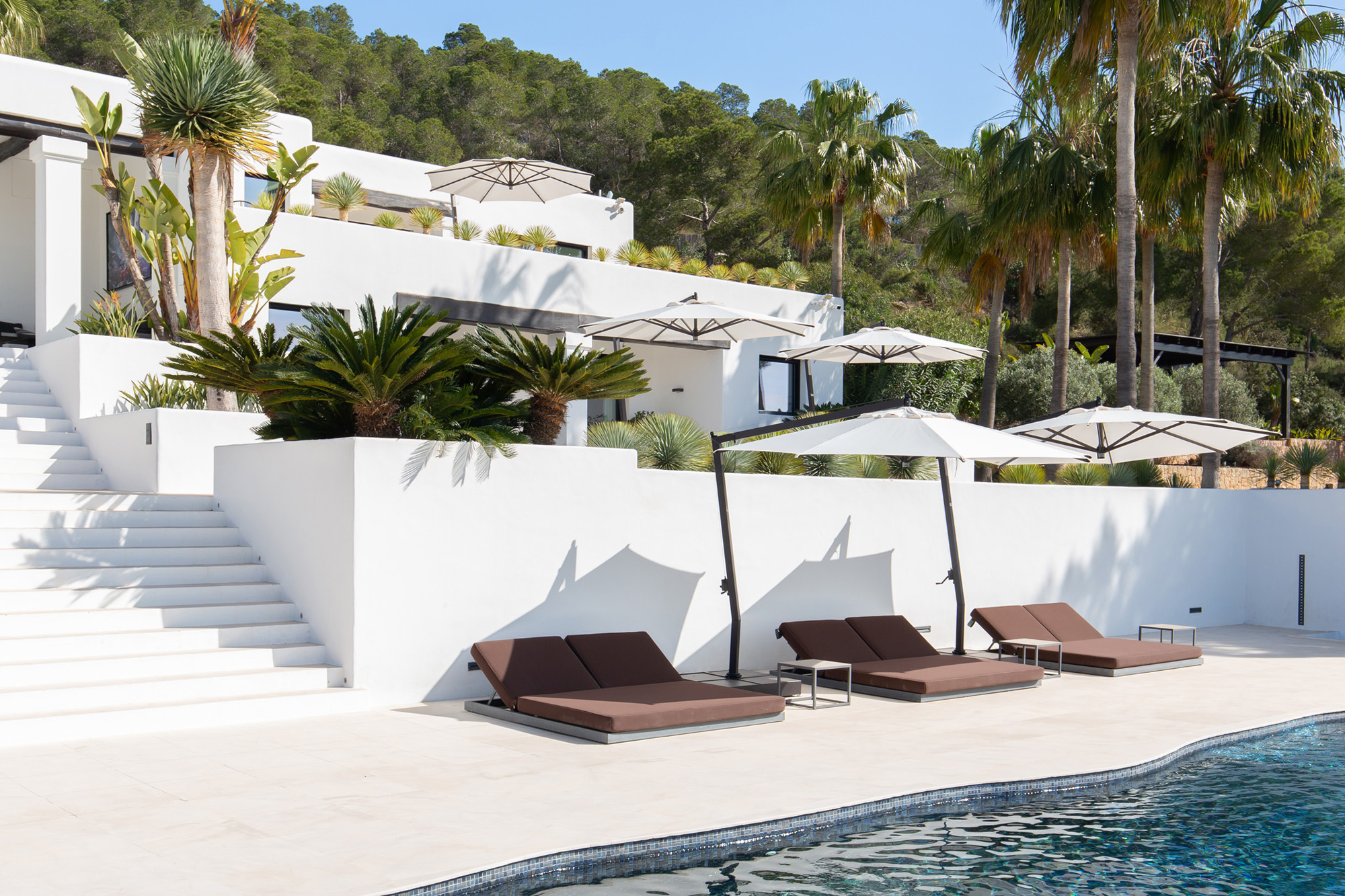 Swimming pool of Villa Danios designed by Blakstad