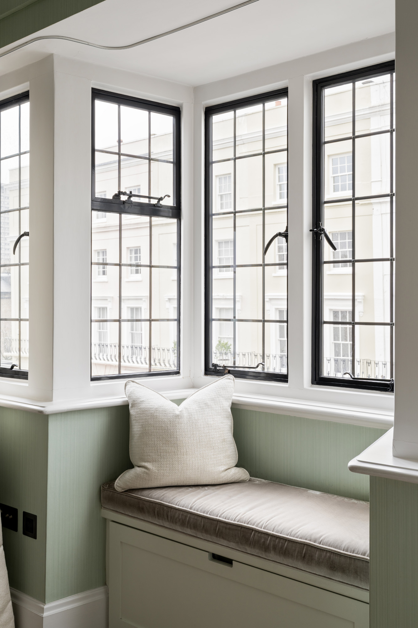 DN-Property-For-Sale-Queensdale-Road-21_Lo