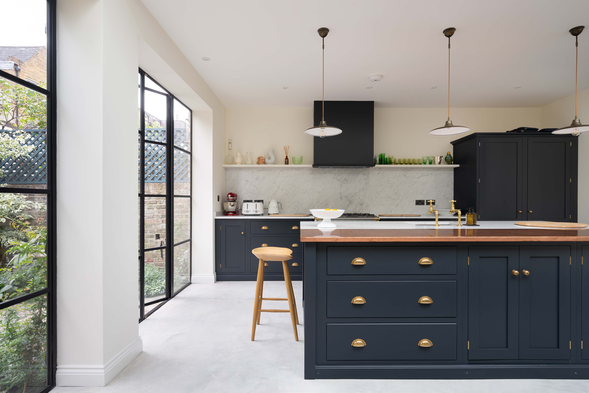 For Rent: Treadgold Street Notting Hill W11 luxury shaker-style kitchen and Crittall windows