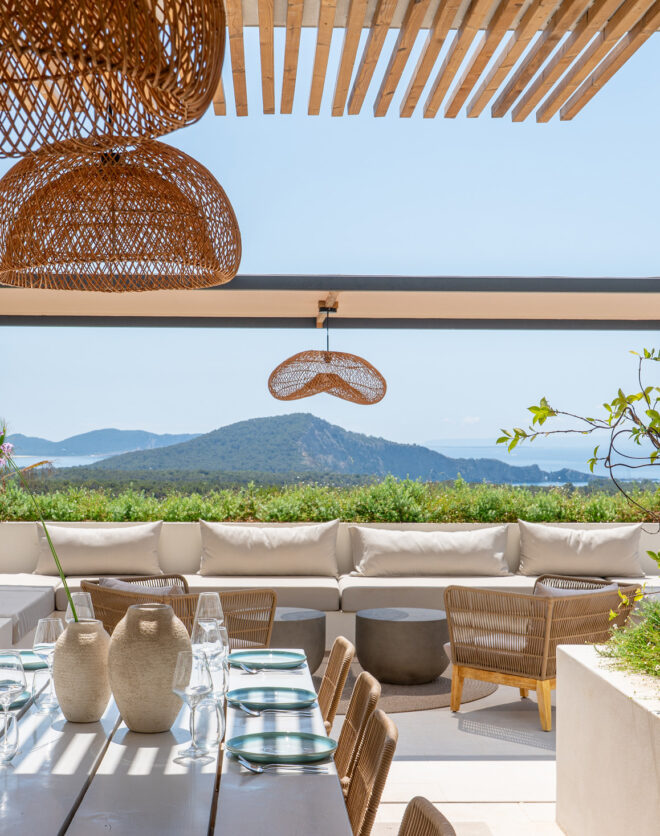 Luxury villa for rent in Vista Alegre