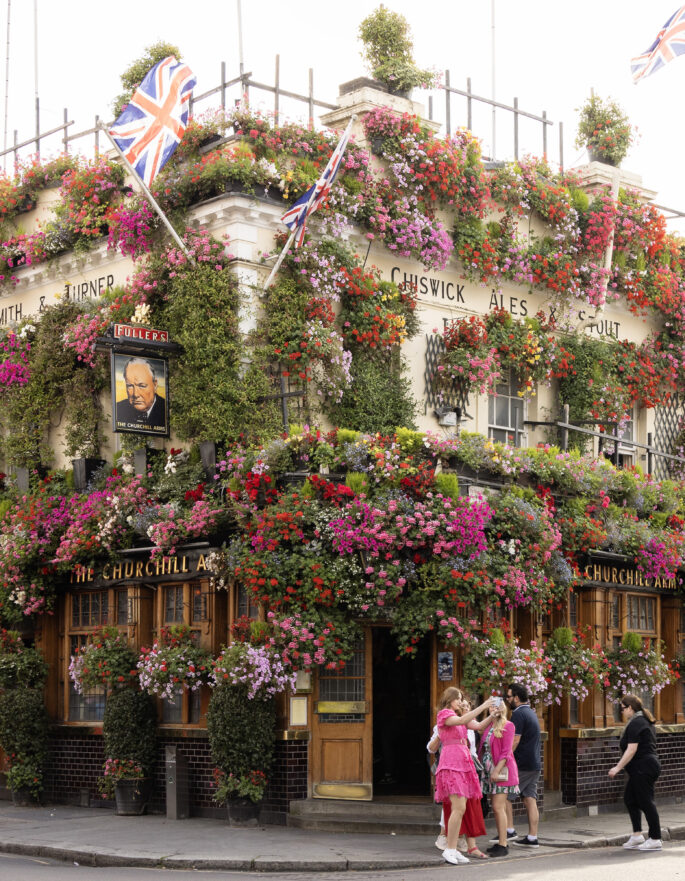 Kensington Area Guide, Best Pubs, image of The Churchill Arms, Kensington Church St, London