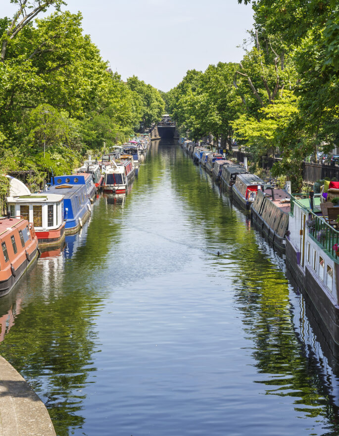 Little Venice Area Guide, Narrow boats moored at Regent’s Canal in Little Venice, London